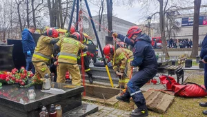 Mężczyznę uratowali strażacy