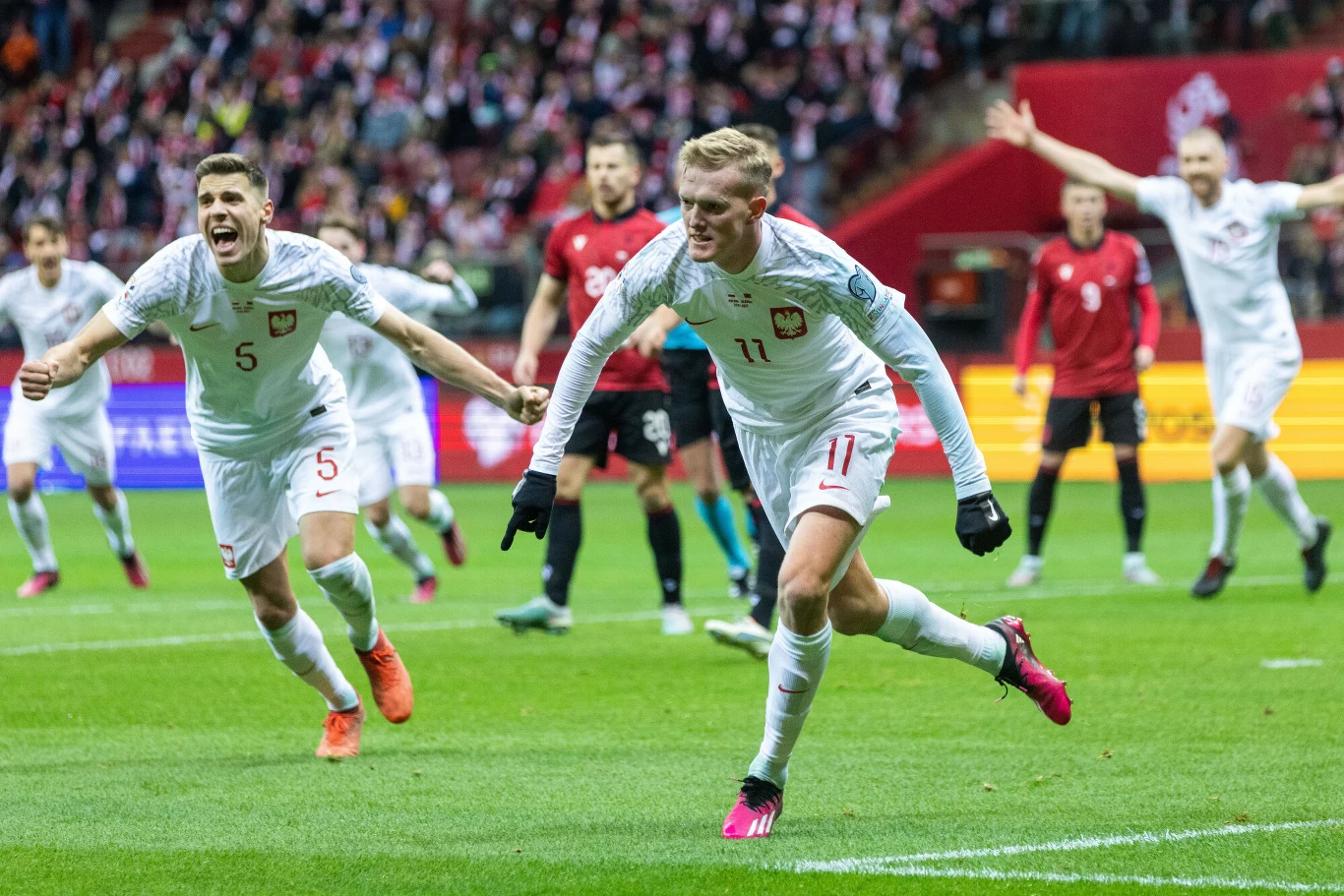 Karol Świderski strzela w meczu Polski z Albanią Karol Świderski strzela w meczu Polski z Albanią