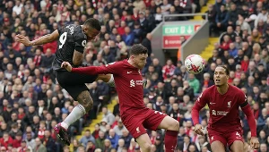 Tym strzałem Gabriel Jesus (nr 9) zapewnił Arsenalowi dwubramkowe prowadzenie 