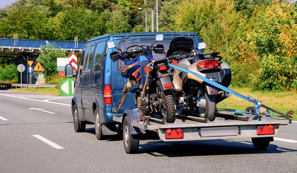 Sprowadzenie motocykla zza granicy wymaga dopełnienia odpowiednich formalności