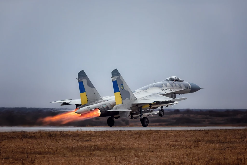 Jak podaje portal Aviation Week Network jeszcze w sierpniu 2022 roku ukraińskie siły powietrzne miały przeprowadzić szkolenia pilotów ze startu i lądowania na drogach i autostradach