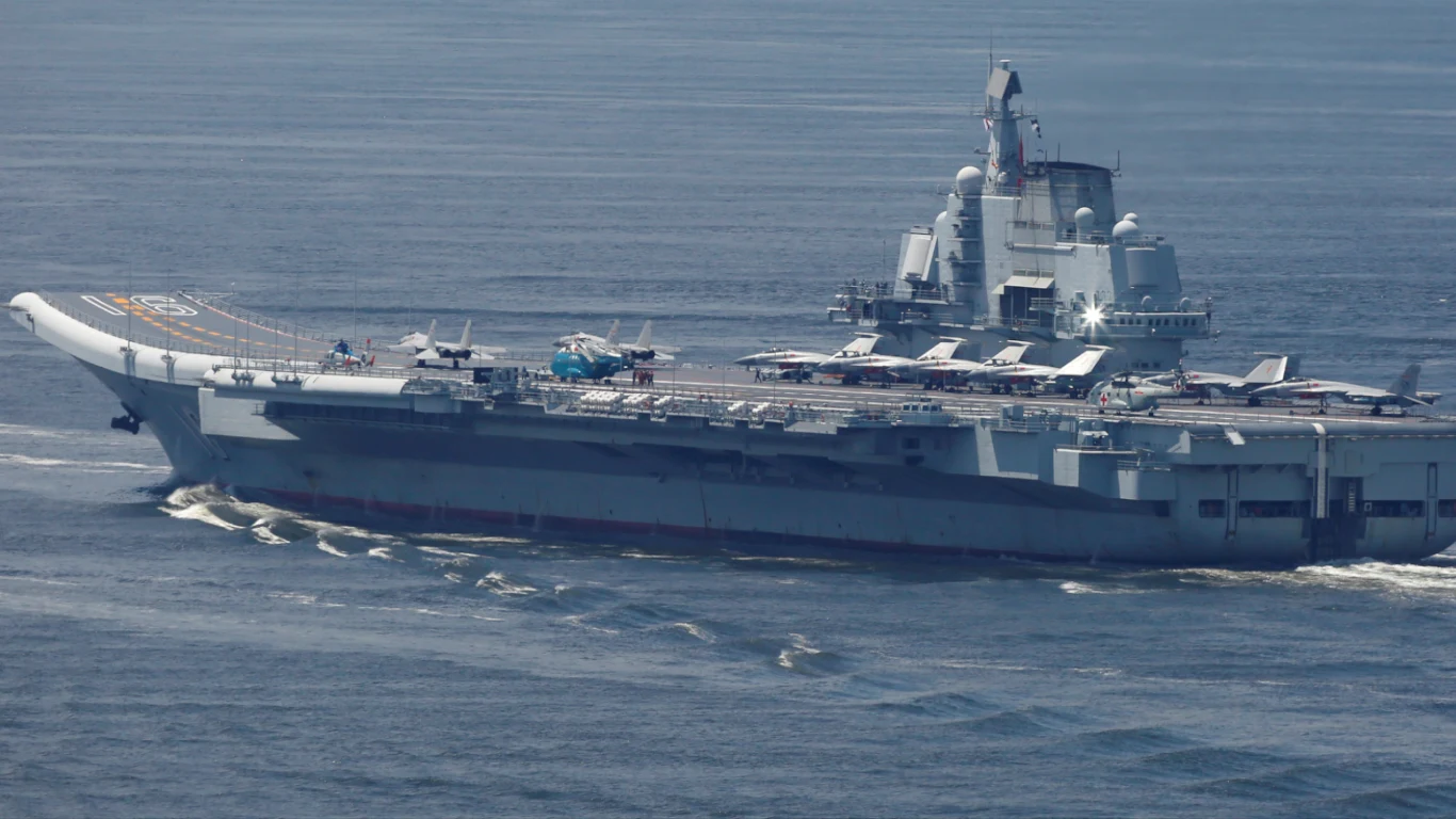 Chiny po raz pierwszy wykorzystały swój najpotężniejszy lotniskowiec na ćwiczeniach morskich