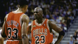 Michael Jordan (przodem) i Scottie Pippen w finale NBA z 1998 roku