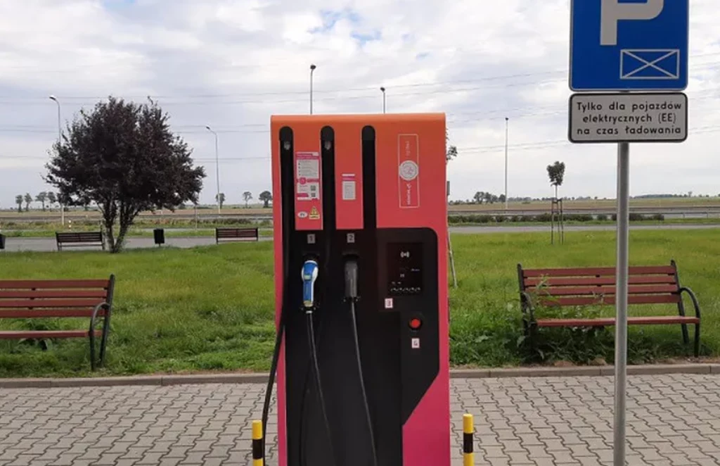 Kolejne stacje ładowania pojazdów elektrycznych na polskich drogach