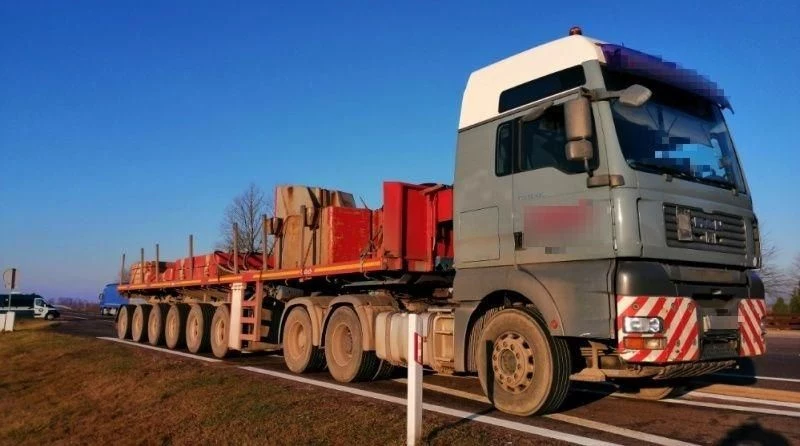 Ciężarówki o długości powyżej 25 metrów mogą być poważnym problemem dla polskich mostów i wiaduktów fot. GITD