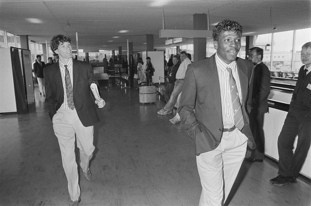 Stanley Menzo i Marco van Basten (fot. Bart Molendijk / Anefo) Stanley Menzo i Marco van Basten (fot. Bart Molendijk / Anefo)