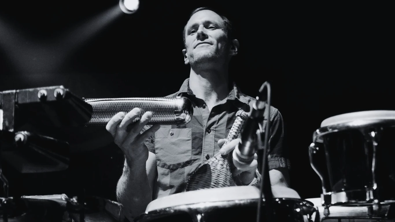 Chuck Morris na koncercie grupy Lotus Chuck Morris na koncercie grupy Lotus