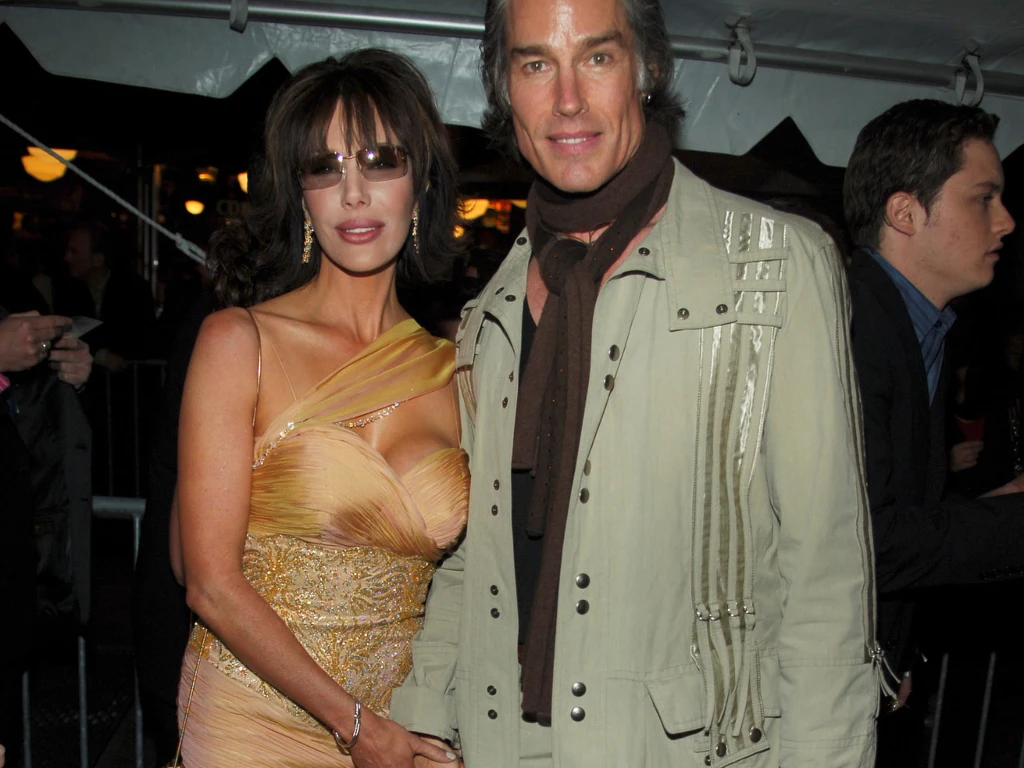 Ronn Moss, czyli Ridge z "Mody na sukces" miał romans z serialową żoną Ronn Moss, czyli Ridge z "Mody na sukces" miał romans z serialową żoną