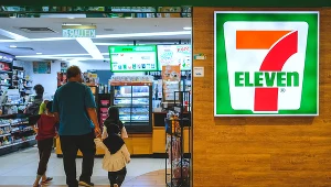 Sklep sieci 7-Eleven w Kuala Lumpur w Malezji. Czy tak niebawem będzie wyglądać też sieć sklepów Żabka?