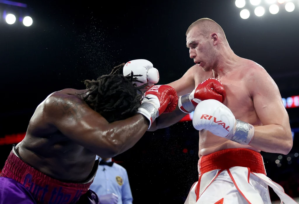 Damian Knyba pokonał przez TKO Curtisa Harpera Damian Knyba pokonał przez TKO Curtisa Harpera