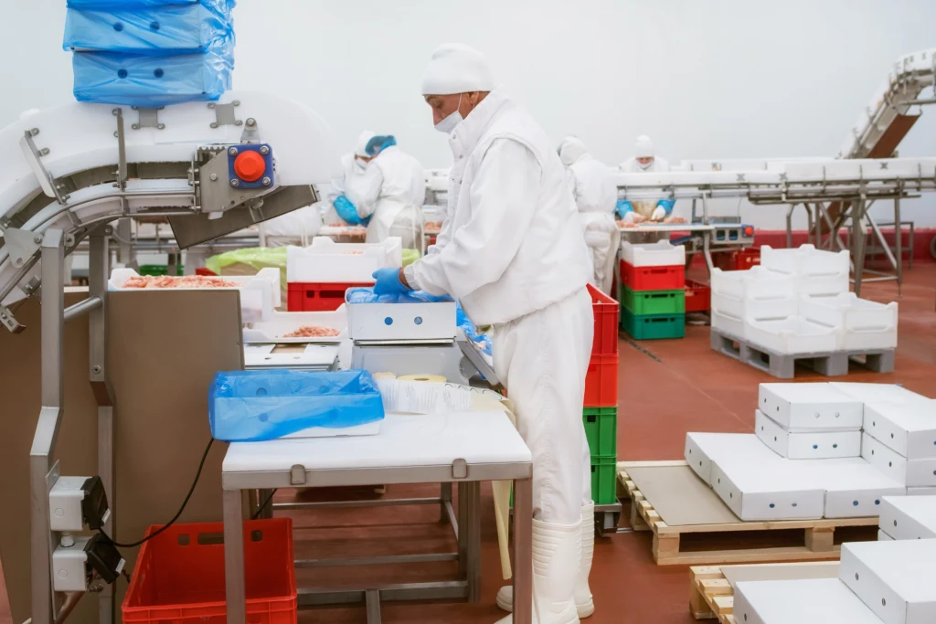 Przywrócenia ceł i kontyngentów na mięso drobiowe i jaja z Ukrainy oraz zablokowania wwozu żywności niespełniającej standardów bezpieczeństwa UE domagają się od ministra rolnictwa i KE przedstawiciele polskich organizacji drobiarskich