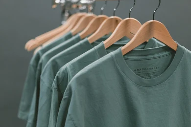T-shirty męskie na wiosnę i lato - co będziemy nosić w nadchodzącym sezonie?