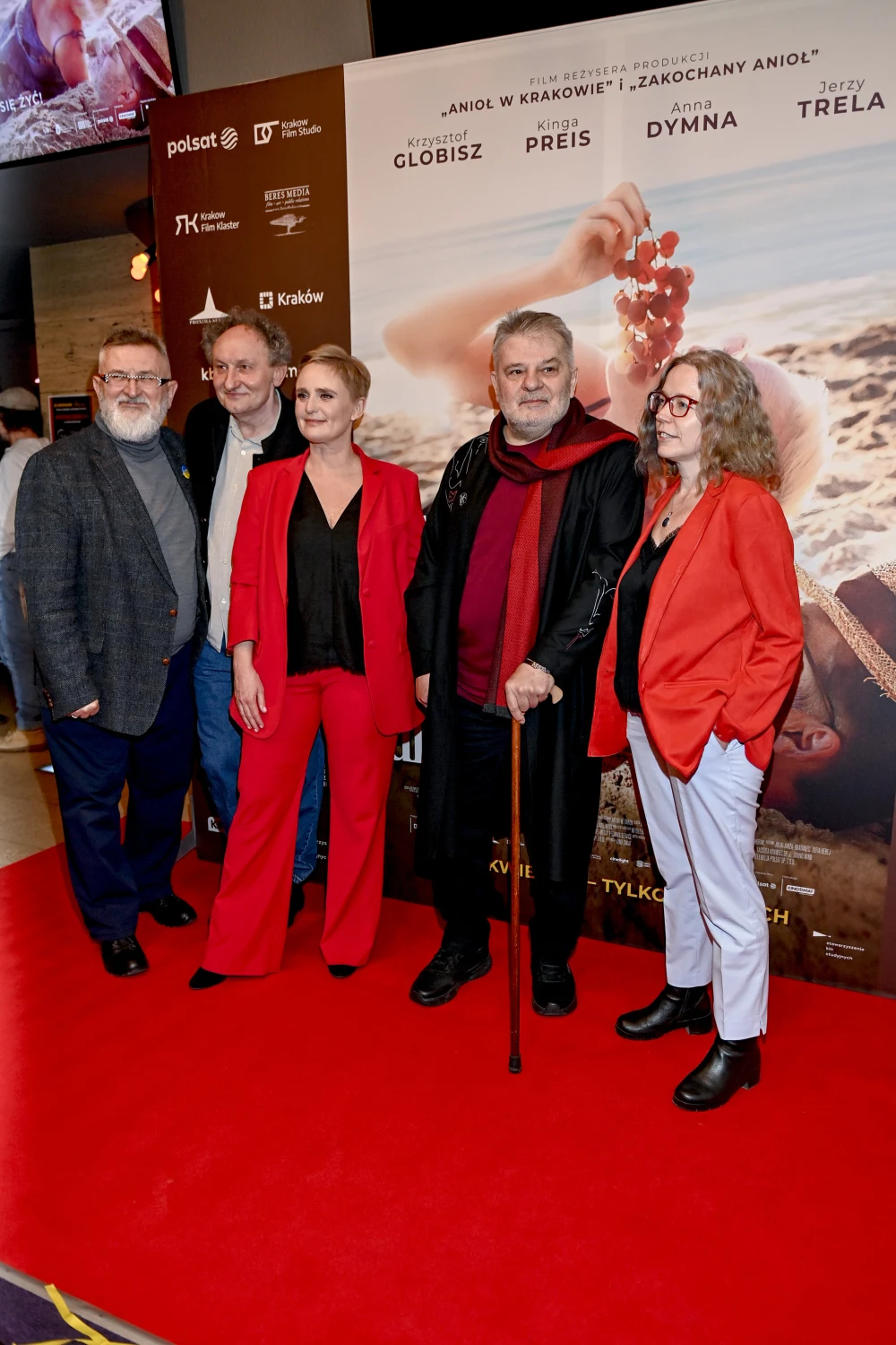 Krzysztof Globisz i ekipa filmu na premierze "Prawdziwego życia aniołów" Krzysztof Globisz i ekipa filmu na premierze "Prawdziwego życia aniołów"