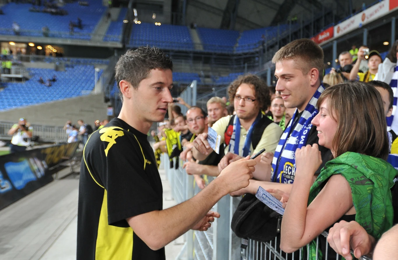 Robert Lewandowski w barwach Borussii Dortmund na stadionie w Poznaniu