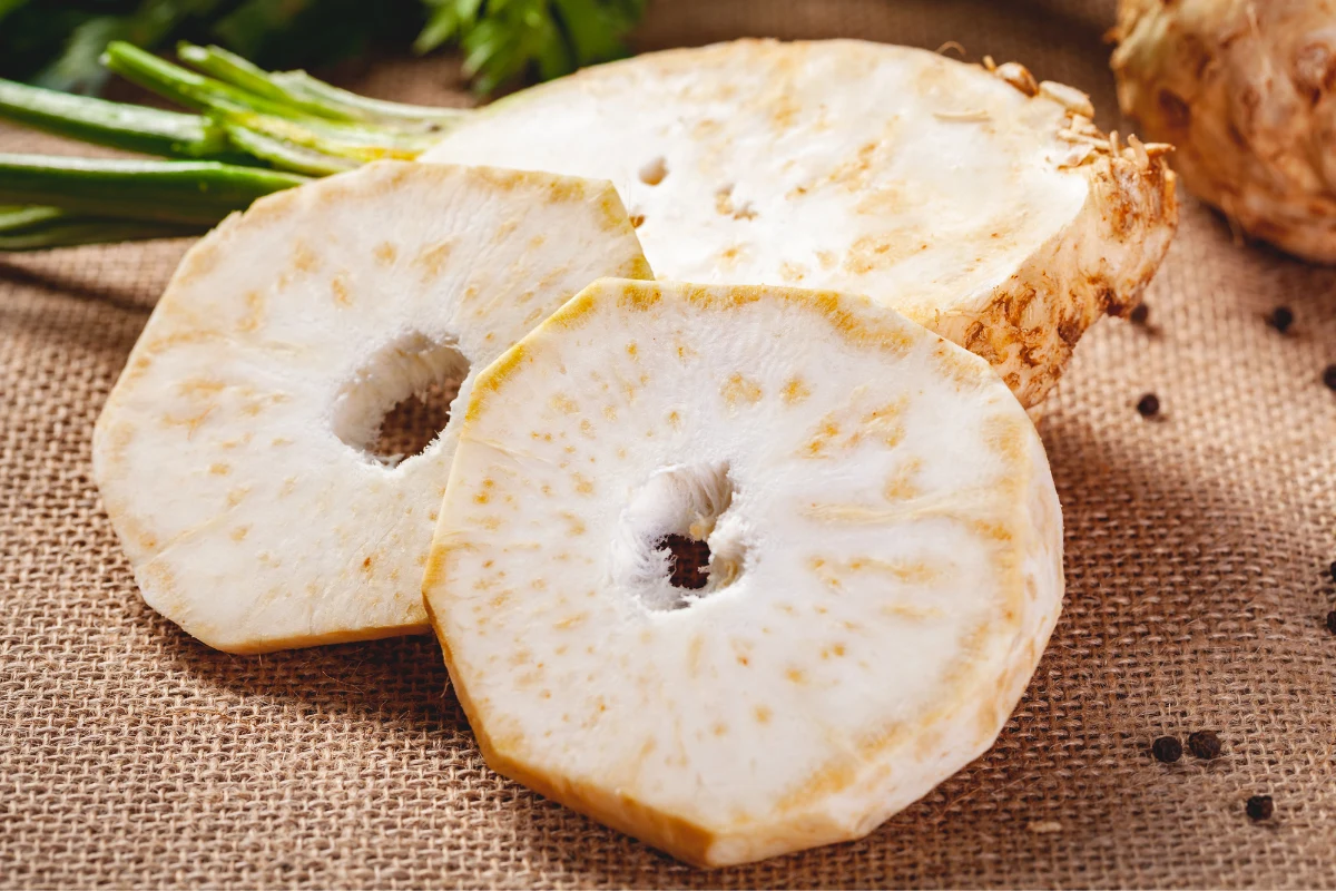 Seler jest bazą do zrobienia pysznej i zdrowej pasty kanapkowej