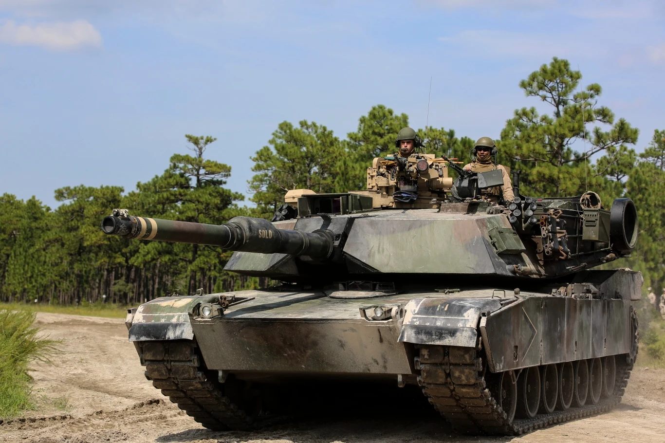 M1A1 z modułem FEP (Firepower Enhancement Program) posiadają ulepszoną termowizję i optykę, umożliwiającą lepszą kontrolę ognia. Niemniej czołgi w tej wersji mają być przystosowane specjalnie dla polskich sił zbrojnych, tak więc poszczególne elementy mogą się różnić od tradycyjnego M1A1FEP M1A1 z modułem FEP (Firepower Enhancement Program) posiadają ulepszoną termowizję i optykę, umożliwiającą lepszą kontrolę ognia. Niemniej czołgi w tej wersji mają być przystosowane specjalnie dla polskich sił zbrojnych, tak więc poszczególne elementy mogą się różnić od tradycyjnego M1A1FEP