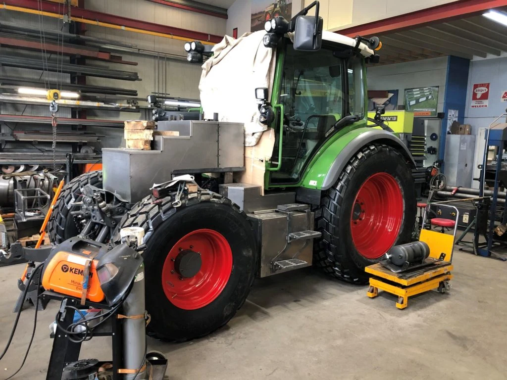 Fendt-e 300 S4 z bateriami o pojemności 360 kWh Fendt-e 300 S4 z bateriami o pojemności 360 kWh