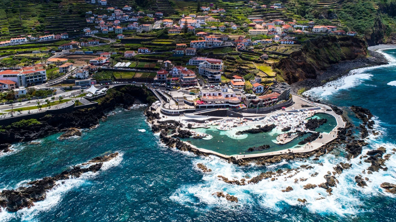 Porto Moniz z naturalnymi basenami