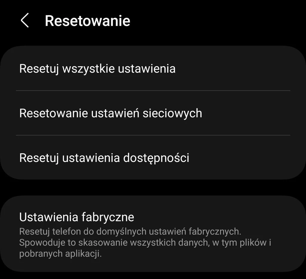 Ekran resetowania telefonu z Androidem.