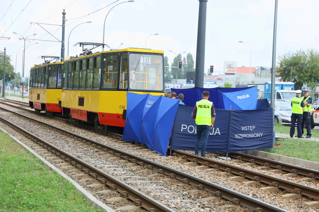 Motorniczy tramwaju, pod którym zginął chłopiec, usłyszał zarzuty, zdj. z miejsca tragedii, sierpień 2022 roku Motorniczy tramwaju, pod którym zginął chłopiec, usłyszał zarzuty, zdj. z miejsca tragedii, sierpień 2022 roku
