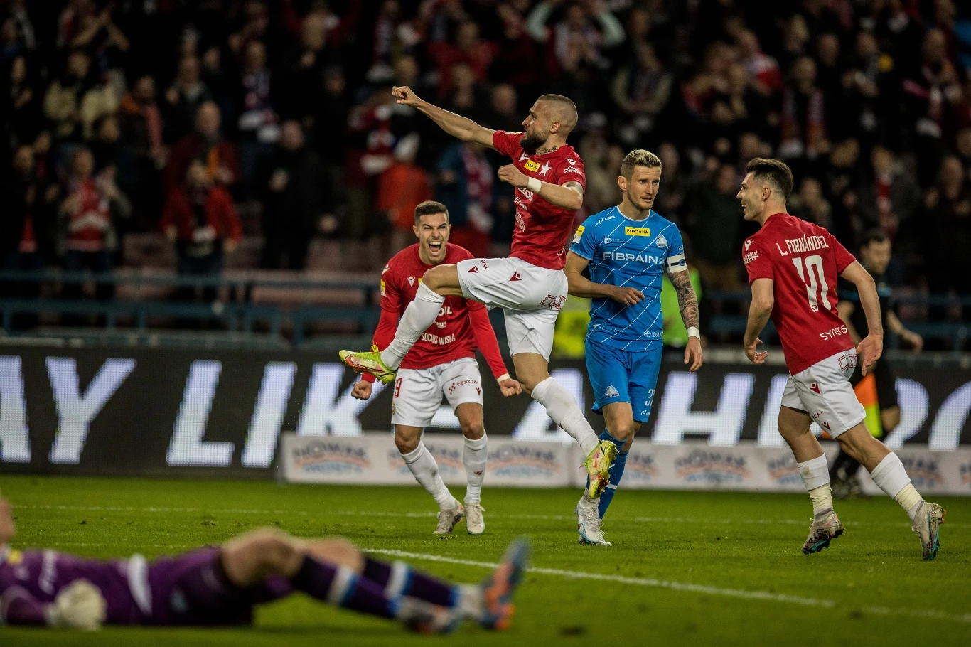 Piłkarze Wisły Kraków w meczu ze Stalą Rzeszów mieli co świętować Piłkarze Wisły Kraków w meczu ze Stalą Rzeszów mieli co świętować