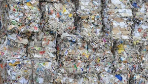 Niegdyś odpad, dziś ważny surowiec. Makulatura będzie tylko drożeć 