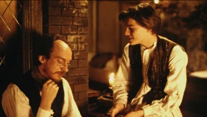 David Thewlis jako Paul Verlaine i Leonardo DiCaprio jako Arthur Rimbaud w filmie "Całkowite zaćmienie"