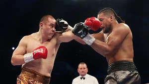 Zhilei Zhang (z lewej) wygrał z Joe Joyce'em