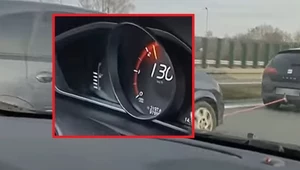 Holowali się lewym pasem autostrady, jadąc 130 km/h. A to nie koniec