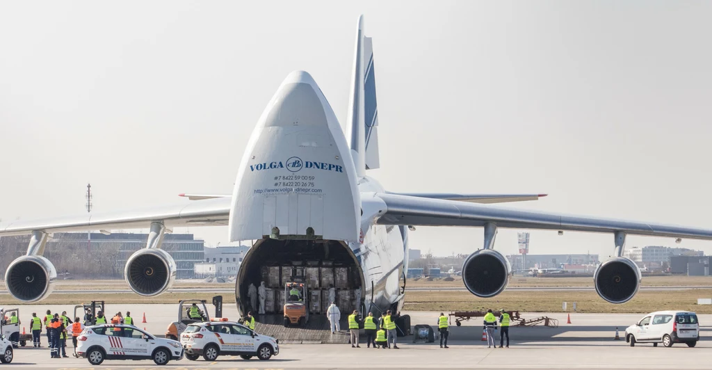 Rozładunek samolotu An-124 Ruslan