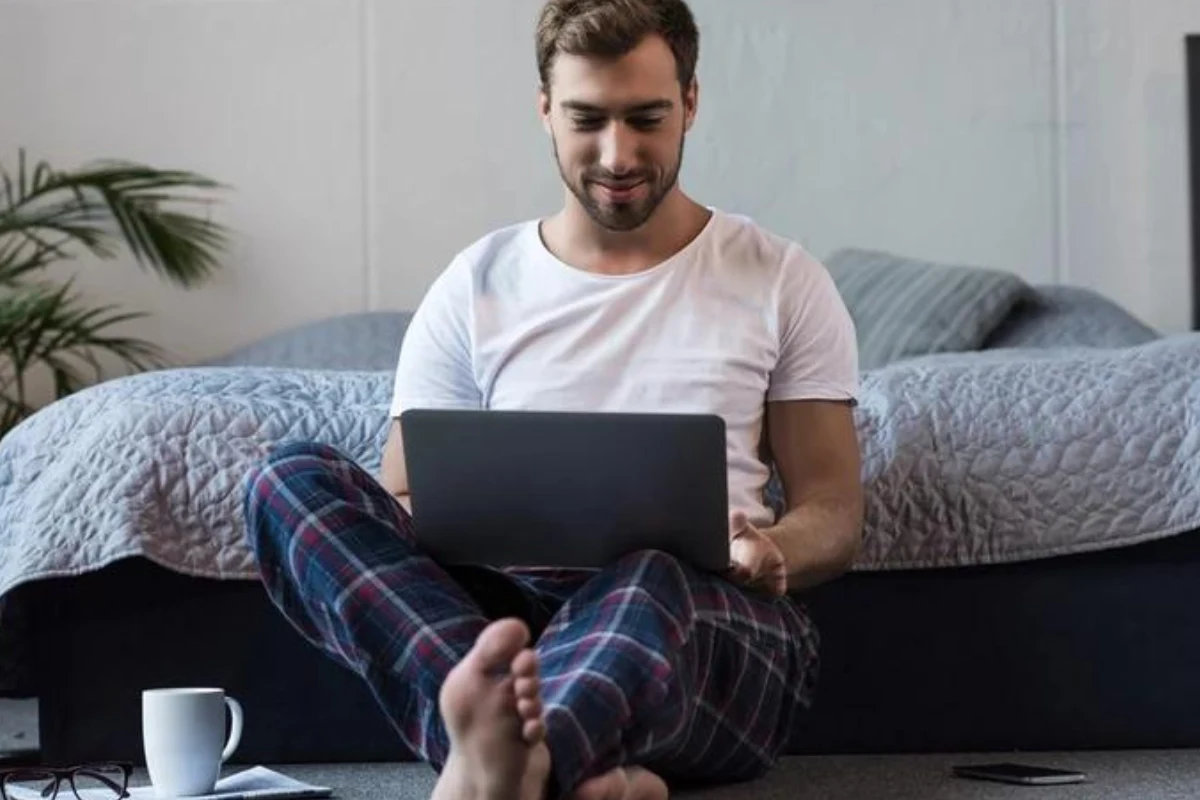 Trzymanie laptopa na kolanach podnosi temperaturę krocza, co może wpływać na płodność mężczyzn