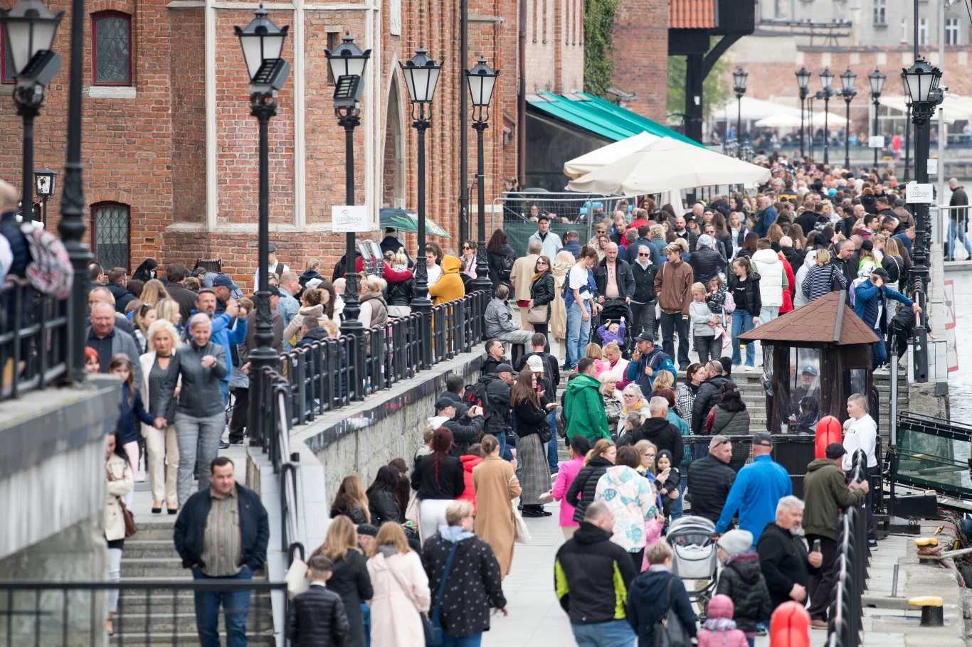 Majówka 2023 zdaje się być mocno wyczekiwana nie tylko przez branżę turystyczną, ale również Polaków Majówka 2023 zdaje się być mocno wyczekiwana nie tylko przez branżę turystyczną, ale również Polaków