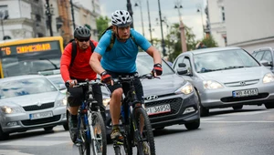 W miejskich warunkach rowerzyści mogą skorzystać z chodnika, ale tylko pod pewnymi warunkami