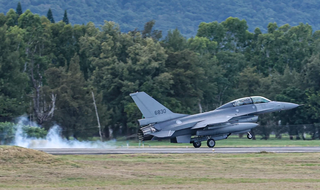 F-16V Viper to najnowsza wersja popularnego myśliwca wyposażona w ulepszone systemy elektroniczne. To najnowocześniejsze odrzutowce tajwańskiego lotnictwa