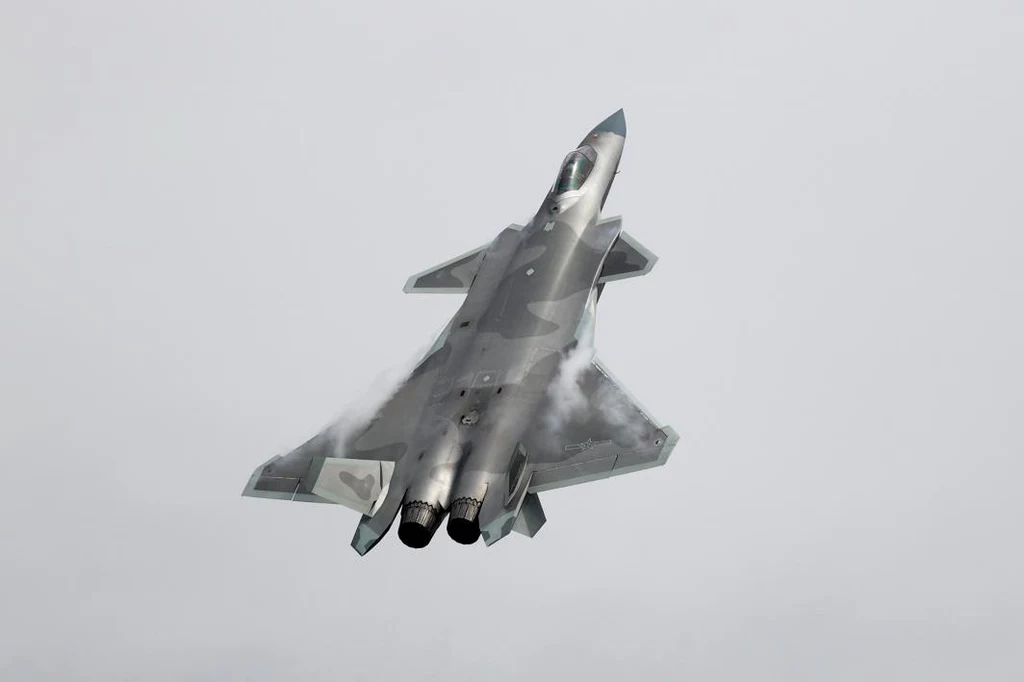 Chengdu J-20 to samolot stealth Chin, który według założeń może mieć osiągi porównywalne do amerykańskiego F-35