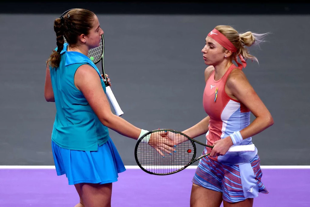 Jelena Ostapenko (z lewej) i Ludmyła Kiczenok