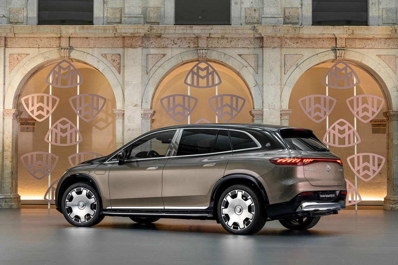 Mercedes-Maybach EQS 680 SUV