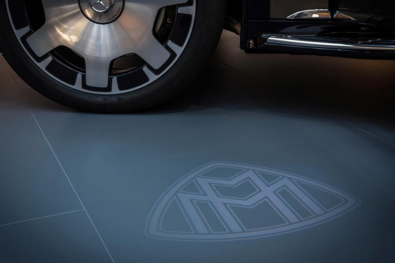 Mercedes-Maybach EQS 680 SUV