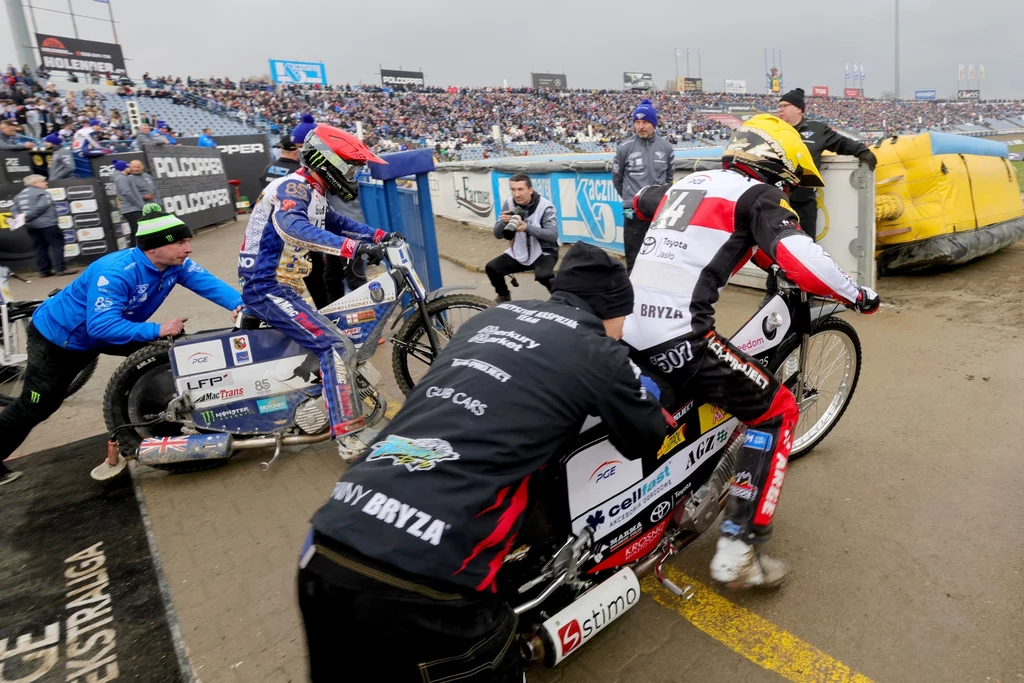 Mecz Fogo Unii z Cellfast Wilkami. Chris Holder wyjeżdża na tor Mecz Fogo Unii z Cellfast Wilkami. Chris Holder wyjeżdża na tor