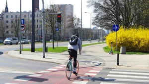 Rowerzysta nie zawsze ma pierwszeństwo. A kiedy trzeba mu ustąpić?