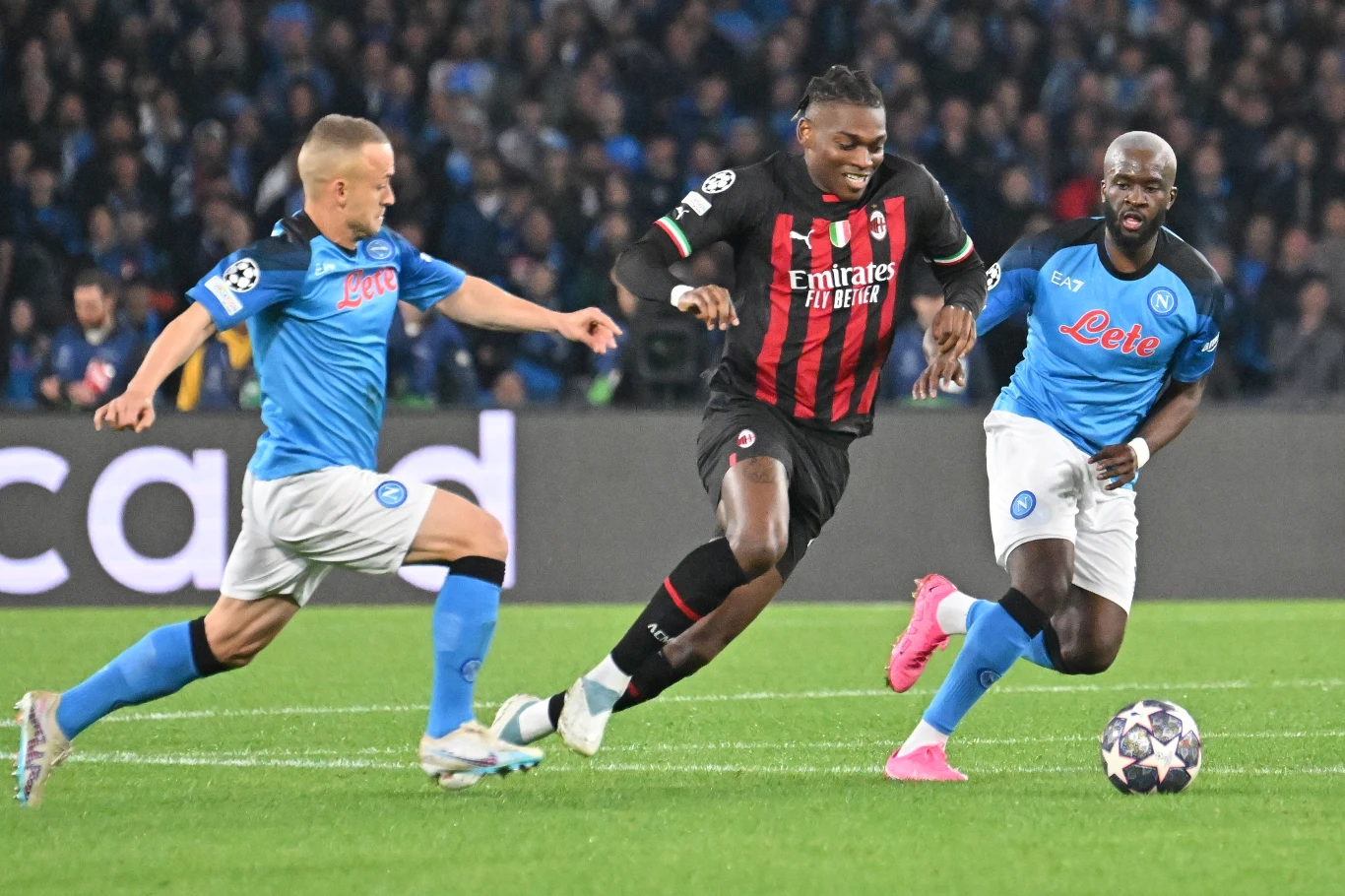 Rafael Leao ośmieszył rywali w meczu Ligi Mistrzów między Milanem a Napoli