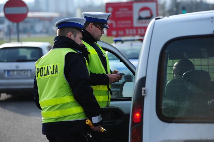 Policja zawsze może sprawdzić obowiązkowe wyposażenie w samochodzie