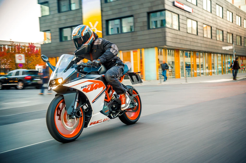 KTM RC 125 to świetna maszyna sportowa na prawo jazdy kat B.