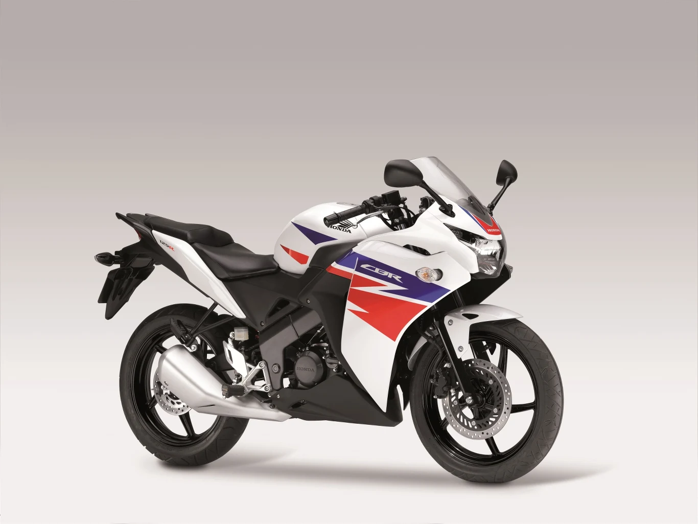 Honda CBR125 to sportowo wyglądający motocykl uniwersalny na prawo jazdy kat. B