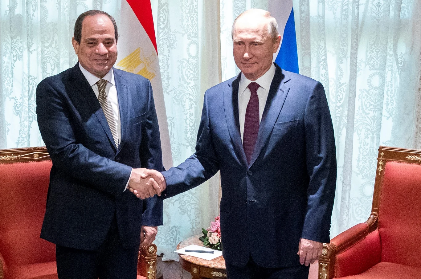 Spotkanie prezydentów Egiptu, Abd al-Fattaha as-Sisiego i Rosji Władimira Putina w 2018 r. Spotkanie prezydentów Egiptu, Abd al-Fattaha as-Sisiego i Rosji Władimira Putina w 2018 r.