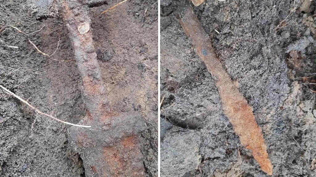 Poszukiwacze natknęli się w lesie na wczesnośredniowieczny miecz i grot sprzed 2 tys. lat Poszukiwacze natknęli się w lesie na wczesnośredniowieczny miecz i grot sprzed 2 tys. lat