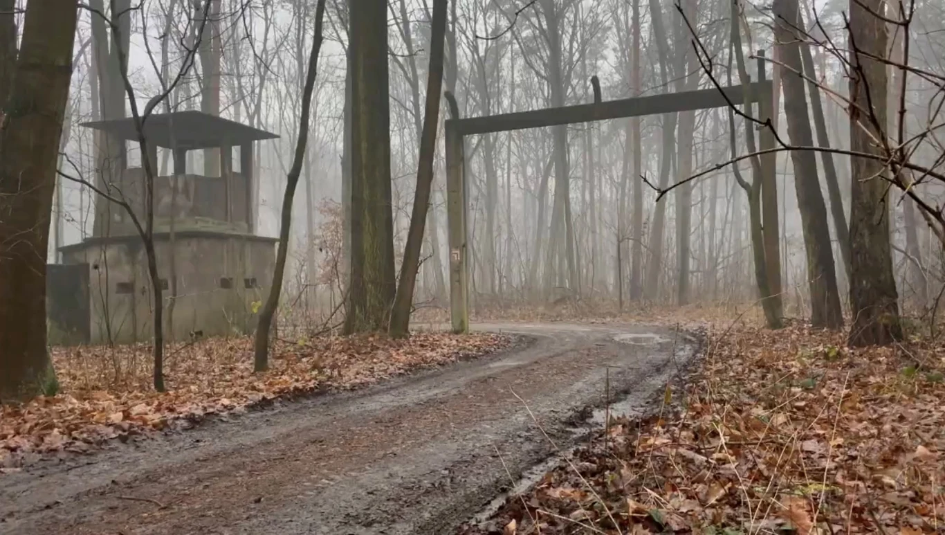 Brama obozu w 2021 roku