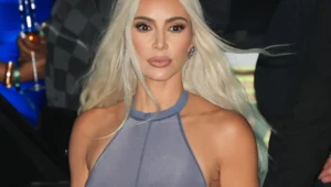Tym razem Kim Kardashian postanowiła podzielić się z internautami serią zdjęć w obcisłym kombinezonie i wysokich kozakach