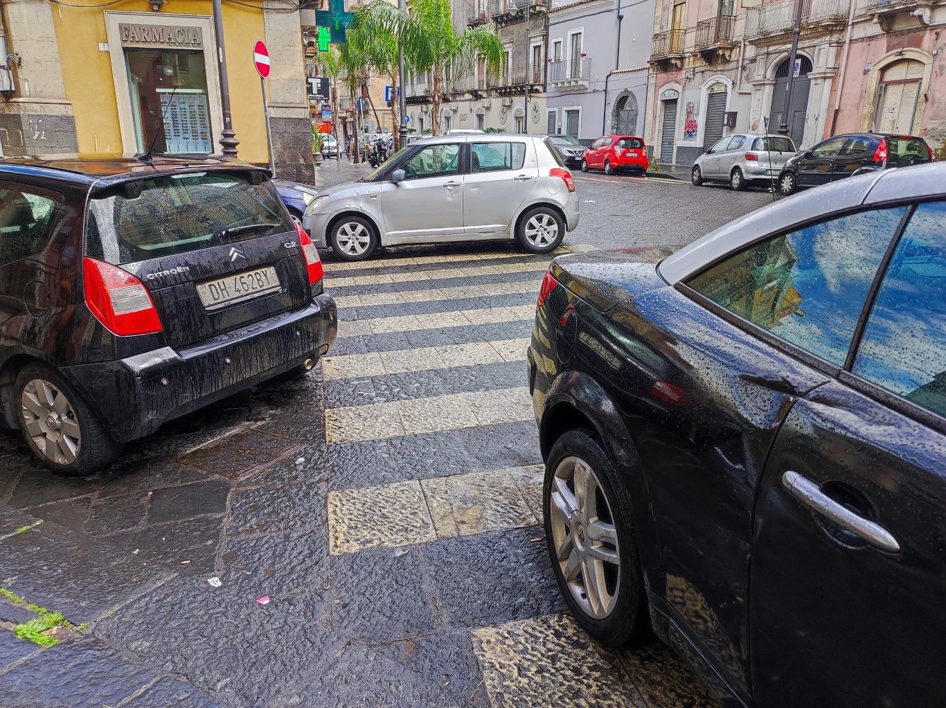 To samo Suzuki z drugiej strony. Widać, że da się i przejść i przejechać