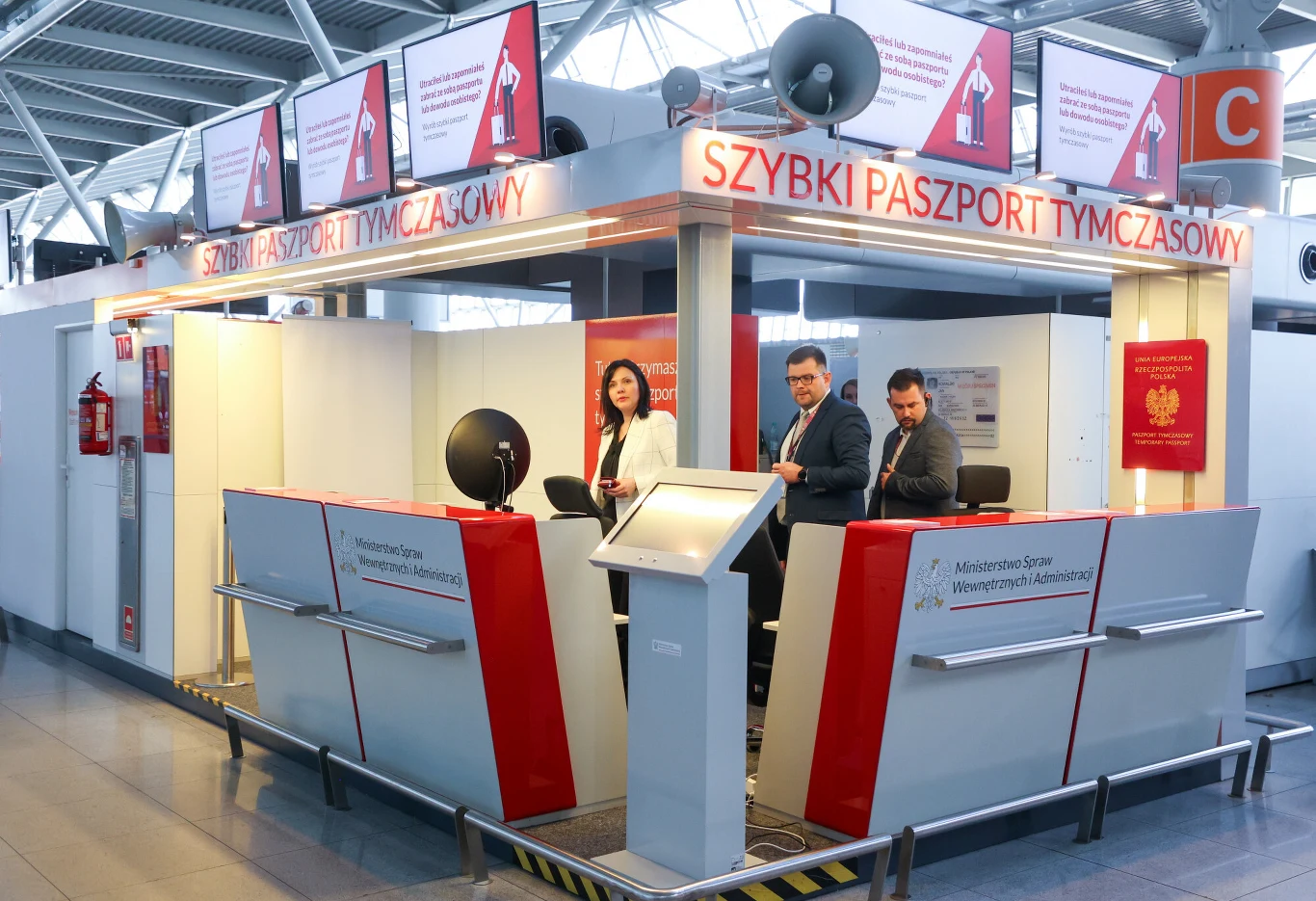 Punkt wydawania paszportów tymczasowych na Lotnisku Chopina Punkt wydawania paszportów tymczasowych na Lotnisku Chopina